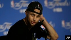 Le meneur-vedette de Golden State Stephen Curry à Oakland, Californie, 12 juin 2017.