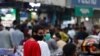 Vista general de un mercado en Karachi, Pakistán, en medio del brote de coronavirus en el país. 