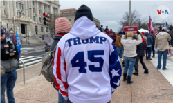 Está previsto que el presidente Donald Trump hable a sus simpatizantes durante una manifestación este miércoles 6 de enero de 2021 cerca de la Casa Blanca. [Foto: Iacopo Luzi/VOA]