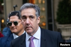 Michael Cohen, exabogado del candidato presidencial republicano y expresidente de Estados Unidos, Donald Trump, sale de su casa en Manhattan para testificar en el juicio penal de Trump el 20 de mayo de 2024. REUTERS/Eduardo Muñoz