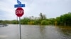 Muchas calles de la ciudad de Tampa quedaron inundadas tras el paso del huracán Idalia, el 30 de agosto de 2023.