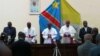 Les évêques catholiques disent une prière au lancement du dialogue politique, à Kinshasa, RDC, 8 décembre 2016. (VOA/Top Congo)