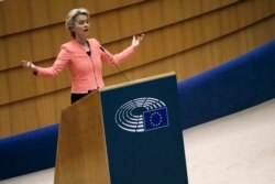 La presidente de la Comisión Europea, Ursula von der Leyen, habla durante el plenario en su primer discurso del Estado de la Unión en Bruselas, en septiembre pasado.