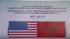 Les emblèmes des drapeaux américains et marocains à l'extérieur du consulat provisoire des États-Unis à Dakhla, Sahara occidental administré par le Maroc, le 10 janvier 2021.