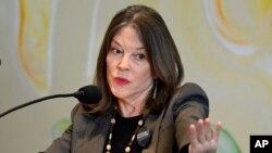 ARCHIVO - La precandidata presidencial demócrata Marianne Williamson durante un evento en The Interfaith Center for Spiritual Growth, el 10 de septiembre de 2023, en Ann Arbor, Michigan