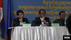 លោក សោម សូរីដា អគ្គលេខាធិការរងស្ថាប័នបោះឆ្នោត គ.ជ.ប ថ្លែងក្នុងសន្និសីទសារព័ត៌មាន នៅថ្ងៃទី៣១ ខែធ្នូ ឆ្នាំ២០២០។ (ស៊ុន ណារិន/វីអូអេ)