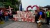 Migrantes inician caravana denominada "Vía Crucis" desde Tapachula, en el sur de México, hacia el norte el 23 de abril de 2023.