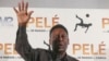 Pelé continúa tratamiento en Brasil tras regresar de Francia