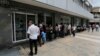 Ancianos en Venezuela viven un calvario en los bancos por falta de efectivo