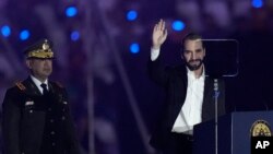 El partido político salvadoreño Nuevas Ideas oficializó el domingo 9 de julio la candidatura a presidente de Nayib Bukele, actual presidente de El Salvador. 