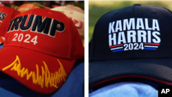 ARCHIVO - Productos de campaña para las campañas presidenciales de 2024 del expresidente Donald Trump y la vicepresidenta Kamala Harris.