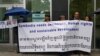 ពលរដ្ឋ​ខ្មែរ​នៅ​​អាល្លឺម៉ង់កាន់បដា​ទាមទារ​ស្តារ​​លិទ្ធិ​ប្រជាធិបតេយ្យ ក្នុង​ពេល​បាតុកម្ម​​ប្រឆាំង​​នឹង​ដំណើរ​ទស្ស​នកិច្ច​របស់​រដ្ឋ​មន្ត្រី​កម្ពុជា​ចំនួន​បួន​រូប​នៅ​ទីក្រុង​ប៊ែរឡាំង ប្រទេស​អាល្លឺម៉ង់ ​ថ្ងៃ​ទី២៥ ខែកញ្ញា ឆ្នាំ២០១៩។ (Facebook/Netzwerk für Demokratie in Kambods)
