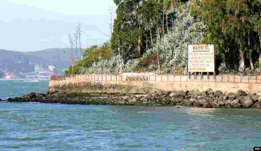 The prison greeted approaching ships with a threat: &quot;Persons procuring or concealing escape of prisoners are subject to prosecution and imprisonment.&quot;